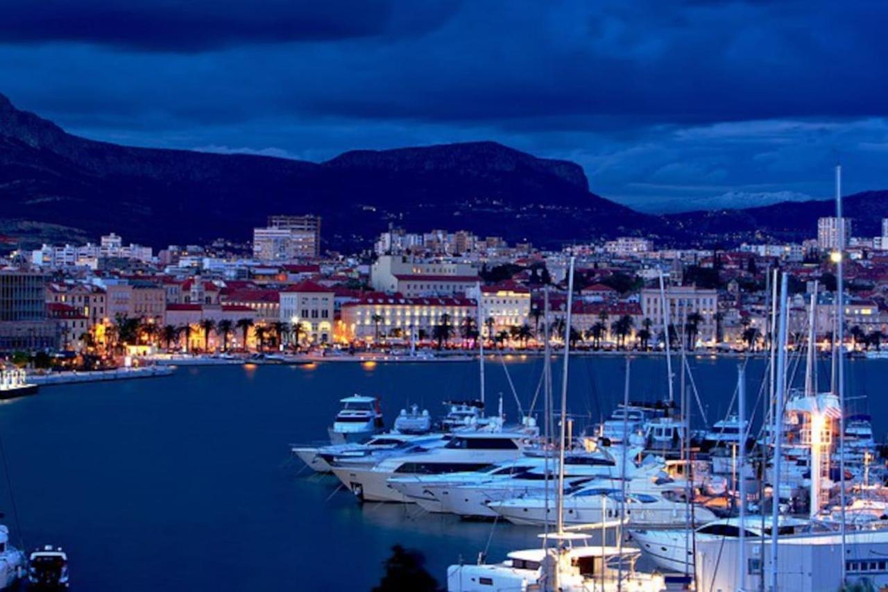 Royal Heritage Apartment In Split Center Екстер'єр фото